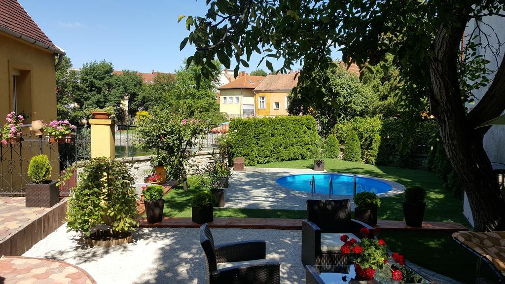 Topart Apartman Tapolca Exterior foto