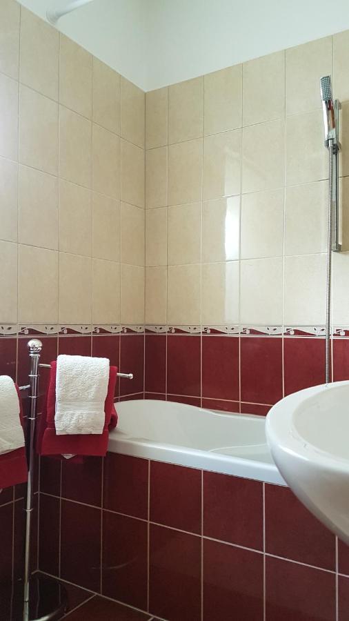 Topart Apartman Tapolca Exterior foto